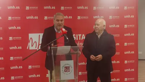 El rector de la UMH y el presidente del Consejo Social de la institución académica. El rector de la UMH y el presidente del Consejo Social de la institución académica.