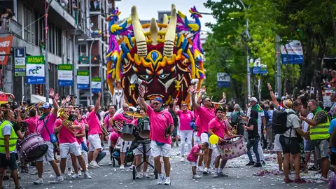 La carroza 'Anillos de Poder', con la que la asociación Mi Vida Loca ganó el tercer premio en la Batalla de Flores de Laredo en 2025 La carroza 'Anillos de Poder', con la que la asociación Mi Vida Loca ganó el tercer premio en la Batalla de Flores de Laredo en 2025