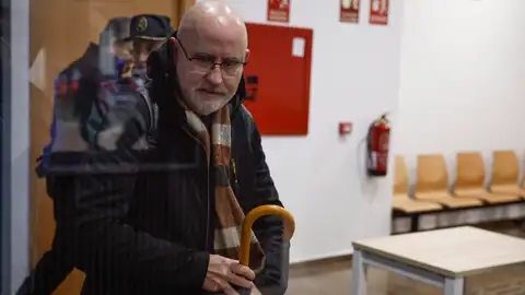 El subdirector de Emergencias de la Generalitat, Jorge Suárez, continúa su declaración como testigo en la causa judicial por la gestión de la dana, suspendida el pasado 4 de diciembre después de ocho horas de comparecencia, para que formulen sus preguntas una decena de letrados de las acusaciones y los dos de las defensas. En la iamgen Suárez a su llegada esta mañana a los juzgados. El subdirector de Emergencias de la Generalitat, Jorge Suárez, continúa su declaración como testigo en la causa judicial por la gestión de la dana, suspendida el pasado 4 de diciembre después de ocho horas de comparecencia, para que formulen sus preguntas una decena de letrados de las acusaciones y los dos de las defensas. En la iamgen Suárez a su llegada esta mañana a los juzgados.