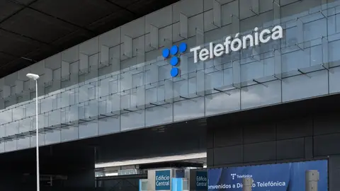 Fachada del edificio central de Telefónica Fachada del edificio central de Telefónica