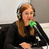 Marisa Mingot edil de Cultura de Villajoyosa en los estudios de Onda Cero Marina Baixa