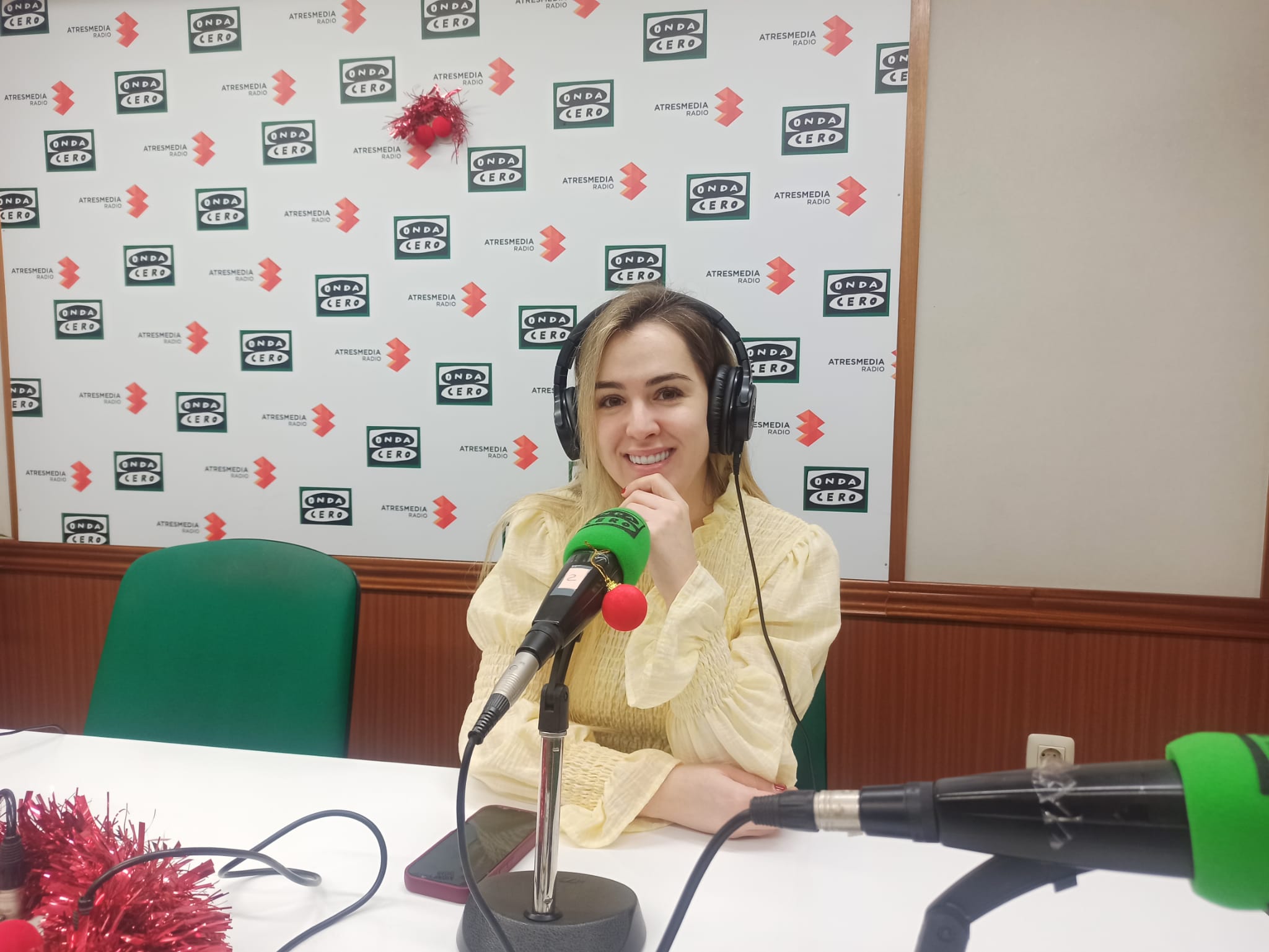 Candelas Molina presenta en Onda Cero su nuevo sencillo 'Mariposa' Candelas Molina presenta en Onda Cero su nuevo sencillo 'Mariposa'