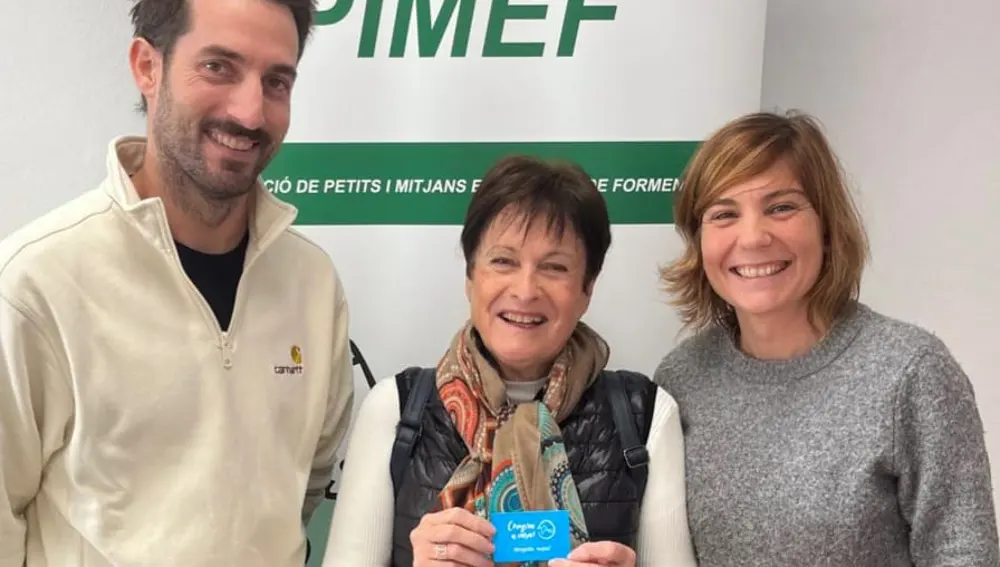 Maria Escandell Escandell, en el medio, como ganadora de la campaña Black Friday de PImef Maria Escandell Escandell, en el medio, como ganadora de la campaña Black Friday de PImef