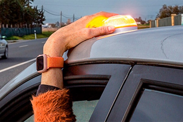 Raquel García, jefa de tráfico en Ciudad Real: "La baliza V-16 no transmite información personal, solo la posición del vehículo" Raquel García, jefa de tráfico en Ciudad Real: "La baliza V-16 no transmite información personal, solo la posición del vehículo"