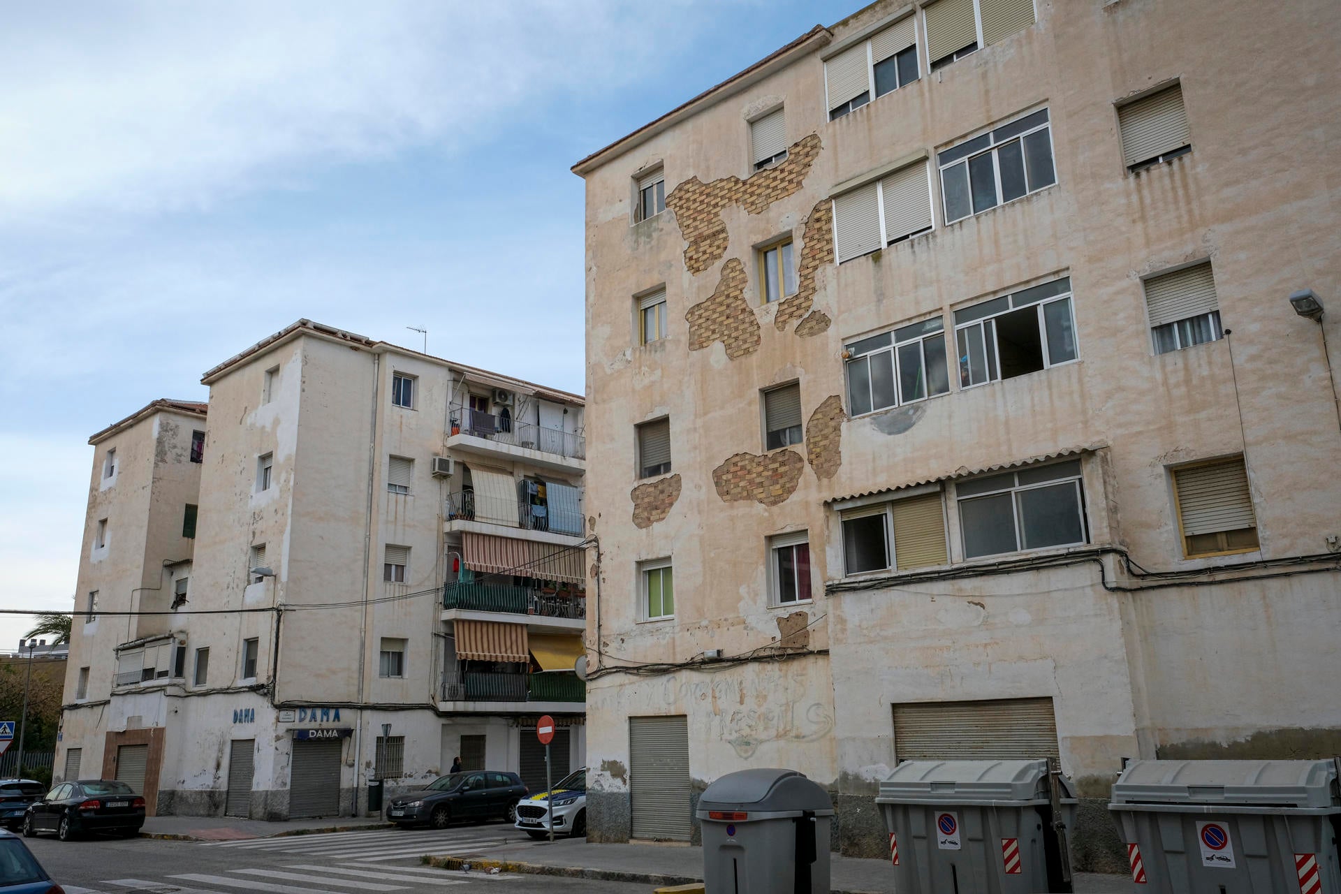 Desalojados del bloque 8 de San Antón de Elche intervienen en el pleno del Ayuntamiento para exigir poder acceder a sus casas Desalojados del bloque 8 de San Antón de Elche intervienen en el pleno del Ayuntamiento para exigir poder acceder a sus casas
