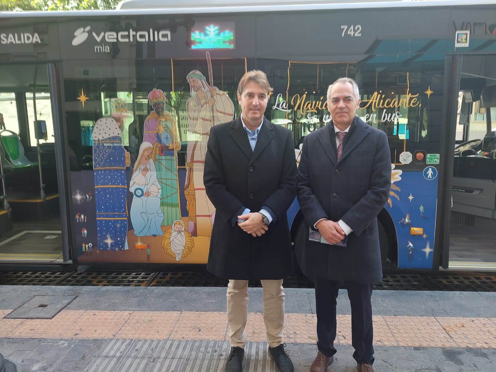 Alicante pone en marcha desde el lunes el autobús de la Navidad entre las 9:00 y las 22:30 horas Alicante pone en marcha desde el lunes el autobús de la Navidad entre las 9:00 y las 22:30 horas