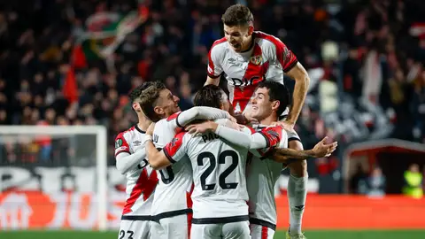 El Rayo celebra con un festín ante el Drita su pase a octavos El Rayo celebra con un festín ante el Drita su pase a octavos