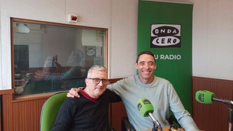 Hugo S.C. escritor y C&eacute;sar Rivera, locutor.