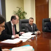 Burriana firma la compra de una nave para crear el mayor parking gratuito de la ciudad. Burriana firma la compra de una nave para crear el mayor parking gratuito de la ciudad.