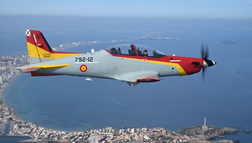 La princesa Leonor pilota un avión Pilatus PC-21