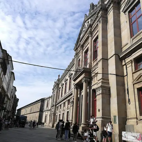 La USC da el visto bueno al acuerdo para descentralizar Medicina sin "alterar" el convenio