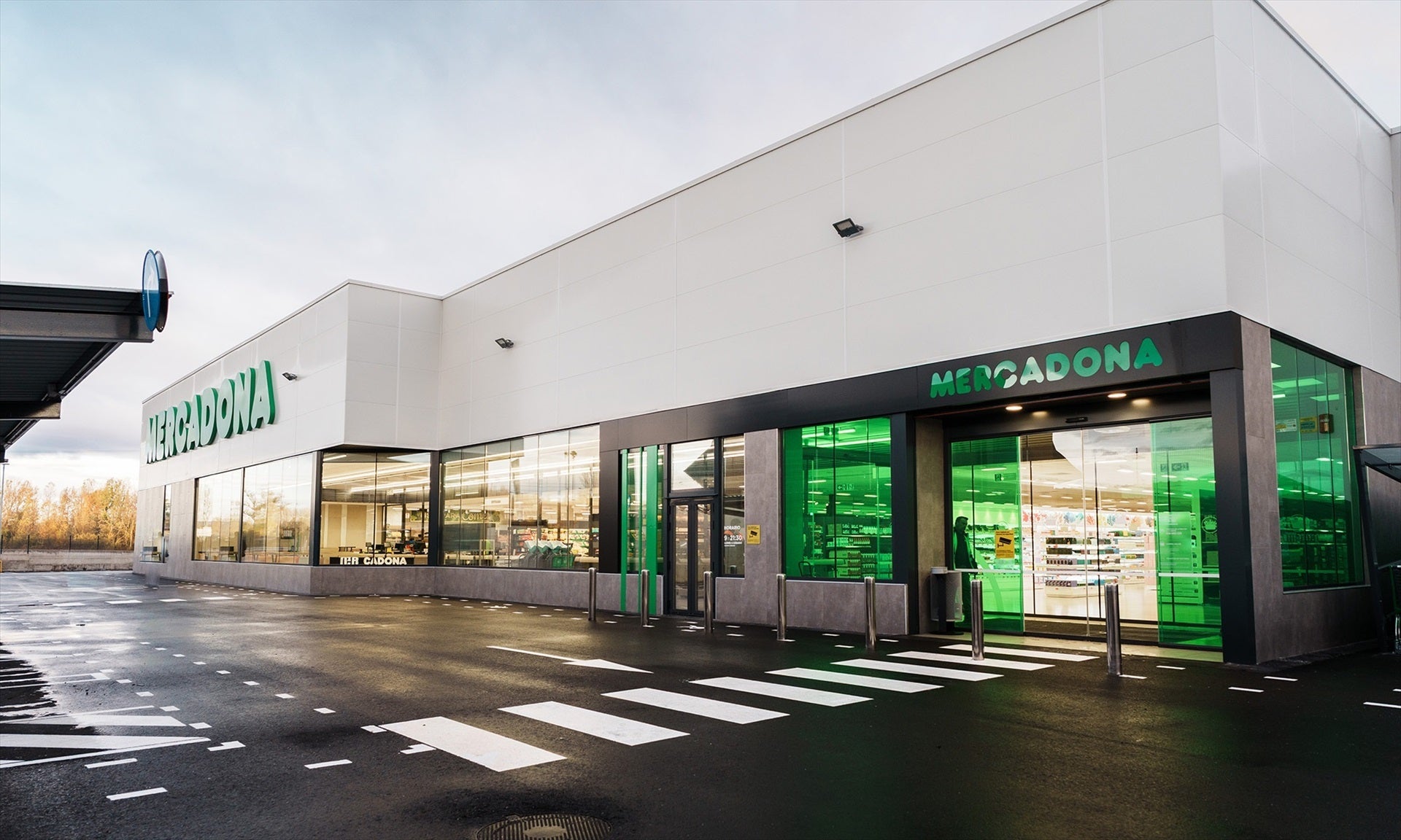 Mercadona amplía una semana de vacaciones a sus trabajadores y les concederá una mensualidad extra en 2026 Mercadona amplía una semana de vacaciones a sus trabajadores y les concederá una mensualidad extra en 2026