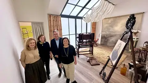 O Museo de Pontevedra celebra cunha nova exposición a obra dos fotógrafos do século XIX na cidade Hoxe presentou o vicepresidente da Deputación de Pontevedra, Rafa Domínguez, acompañado da directora do Museo, Ángeles Tilve, e das comisarias, as conservadoras do Museo Cristina Echave Durán e Reis Camiña Castro.