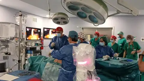 El hospital de Teruel empieza a aplicar la robótica robot quirúrgico