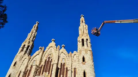 Trabajos de refuerzo de la seguridad en la torre del Santuario de Santa María Magdalena de Novelda. Trabajos de refuerzo de la seguridad en la torre del Santuario de Santa María Magdalena de Novelda.