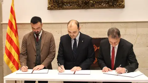 Signatura del protocol entre Generalitat i Ajuntament Signatura del protocol entre Generalitat i Ajuntament
