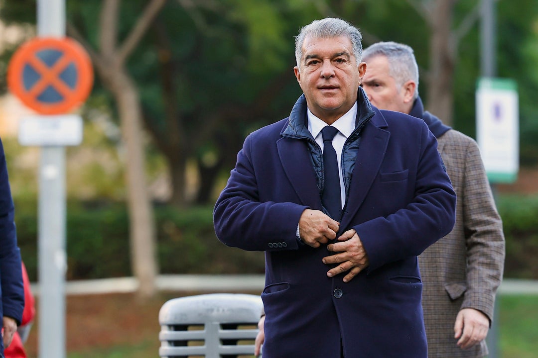 Laporta carga contra el Real Madrid: "Tienen un bodrio de televisión, vomitan mentiras e intoxican" Laporta carga contra el Real Madrid: "Tienen un bodrio de televisión, vomitan mentiras e intoxican"