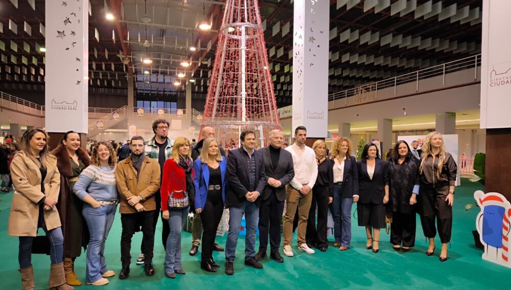 Las autoridades en la inauguración de Jugarama