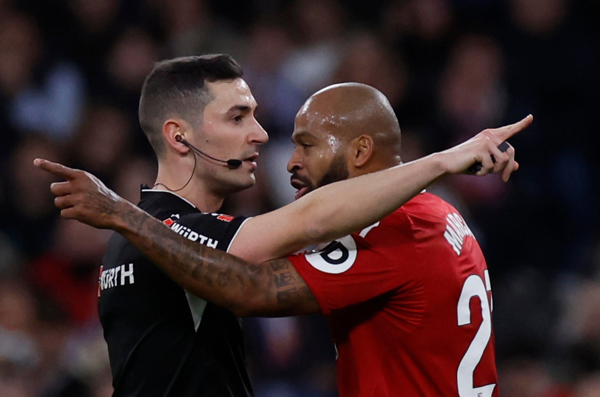 Un buen Sevilla, pero sin gol, pierde con Marcao, Courtois y Muñiz como protagonistas Un buen Sevilla, pero sin gol, pierde con Marcao, Courtois y Muñiz como protagonistas