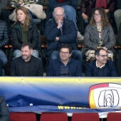 Palco de personalidades durante el partido Caserío-Granollers