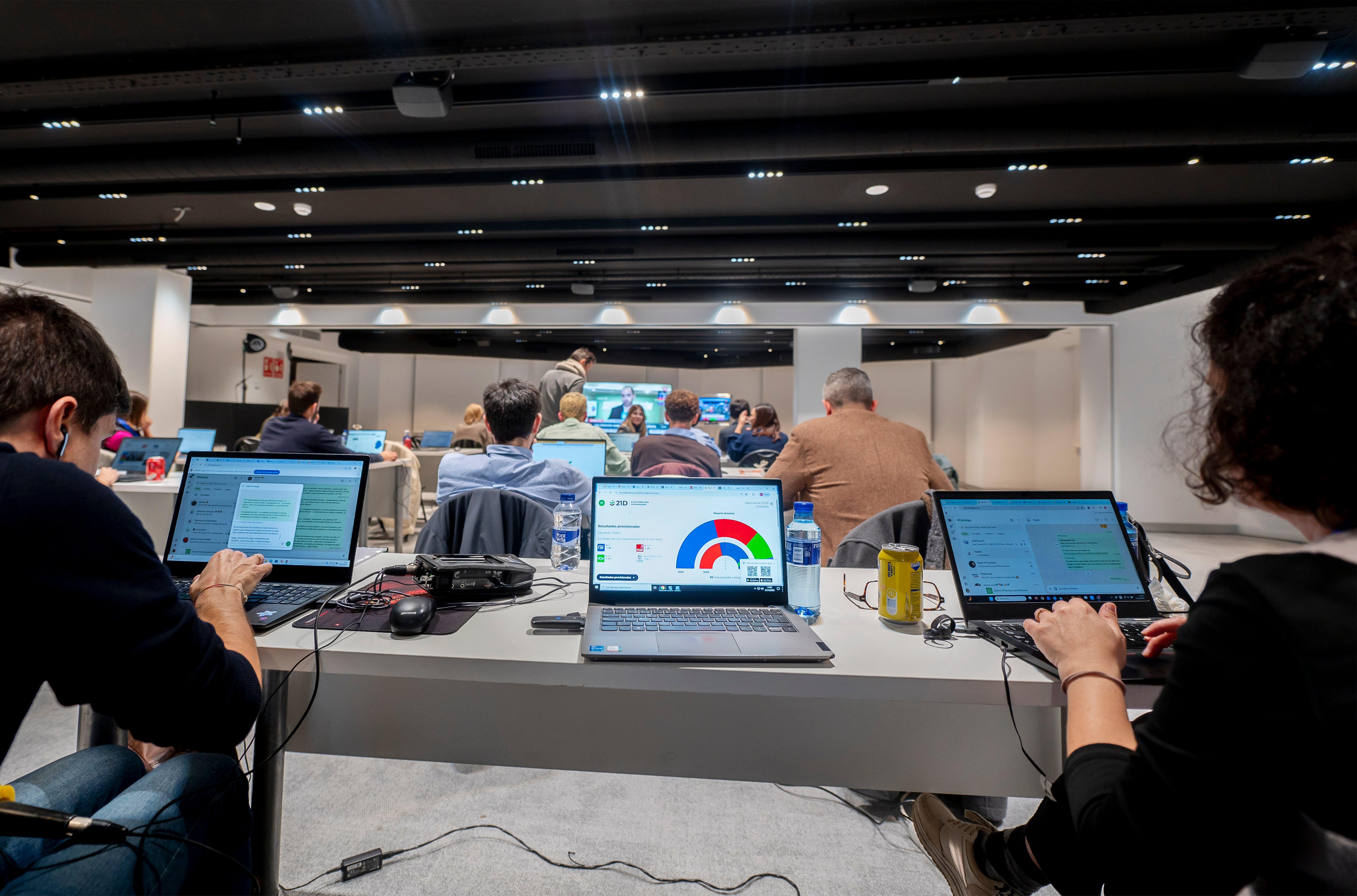 Reacciones de las elecciones de Extremadura: mensajes de candidatos y ambiente político en la jornada de votación Reacciones de las elecciones de Extremadura: mensajes de candidatos y ambiente político en la jornada de votación