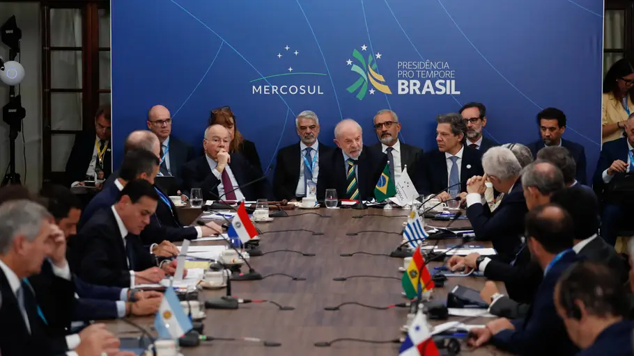 Sesión Plenaria de la Cúpula de Jefes de Estado de los Estados Partes de Mercosur y de los Estados Asociados Sesión Plenaria de la Cúpula de Jefes de Estado de los Estados Partes de Mercosur y de los Estados Asociados