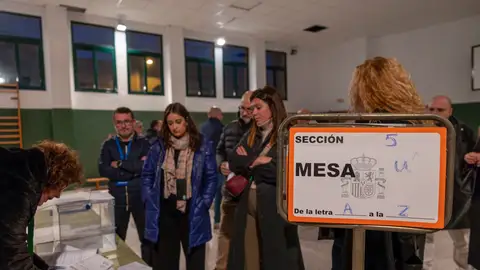 Constitución de una mesa electoral en el Colegio Suaárez Somonte en Mérida Constitución de una mesa electoral en el Colegio Suaárez Somonte en Mérida