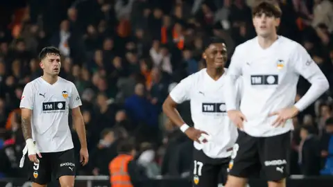 El Valencia, de la salvación al regreso de la amenaza del descenso El Valencia, de la salvación al regreso de la amenaza del descenso