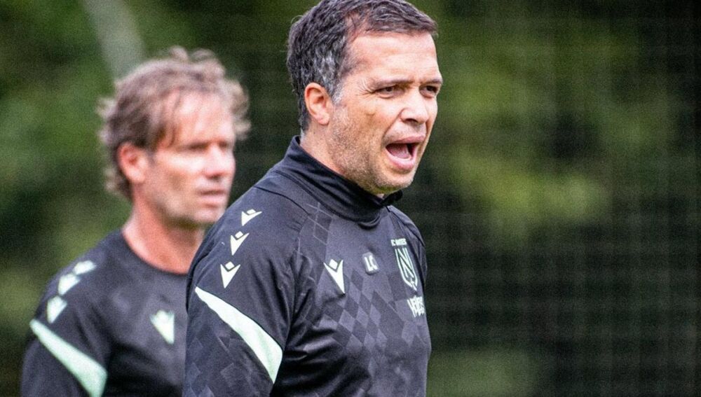 Luis Castro entrenando en el Nantes