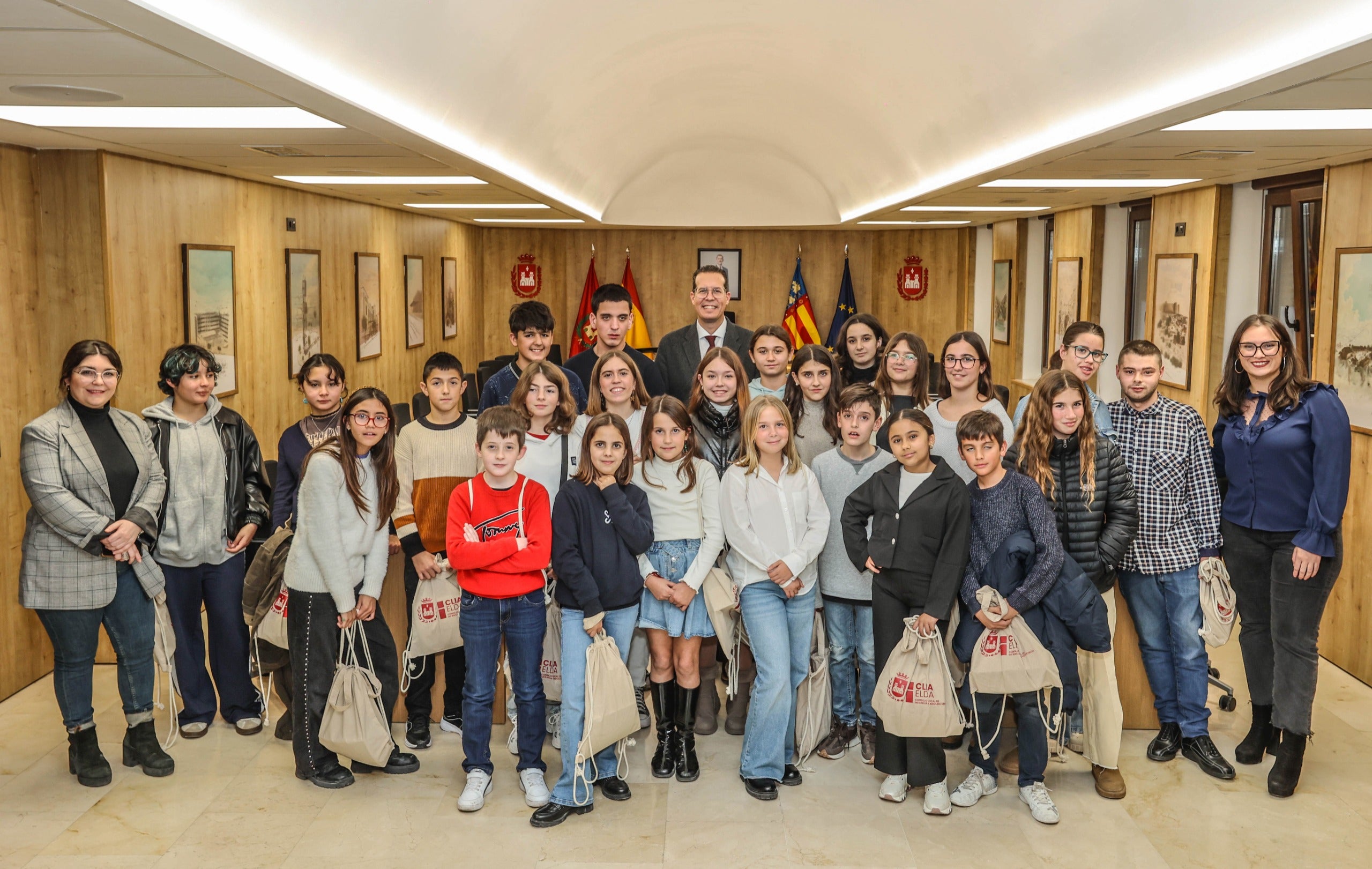 Elda constituye su nuevo Consejo Local de la Infancia y la Adolescencia Elda constituye su nuevo Consejo Local de la Infancia y la Adolescencia