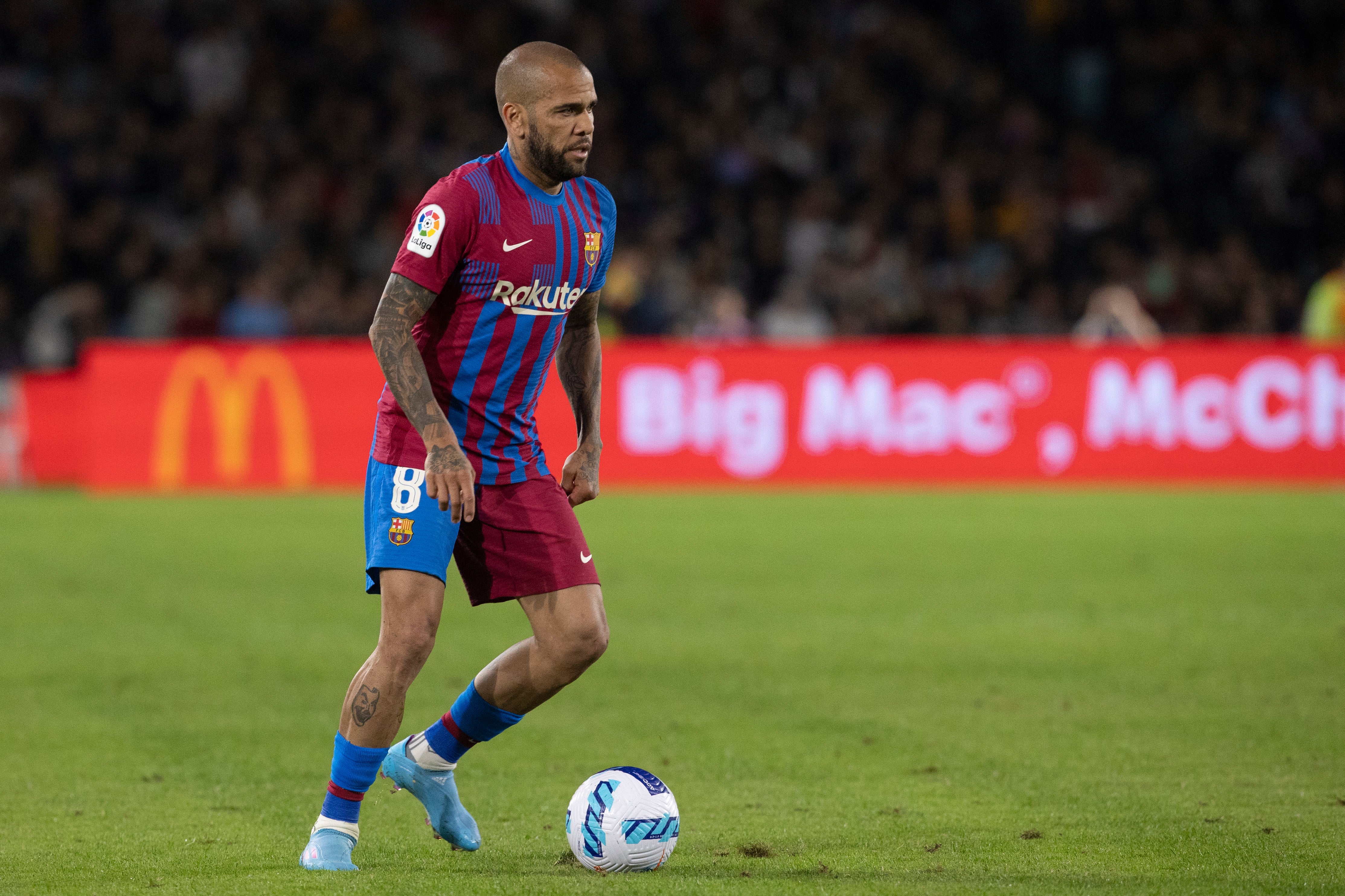 Dani Alves quiere volver al fútbol: planea comprar un equipo e inscribirse como jugador Dani Alves quiere volver al fútbol: planea comprar un equipo e inscribirse como jugador