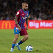 Foto de archivo. Dani Alves durante un partido con el FC Barcelona