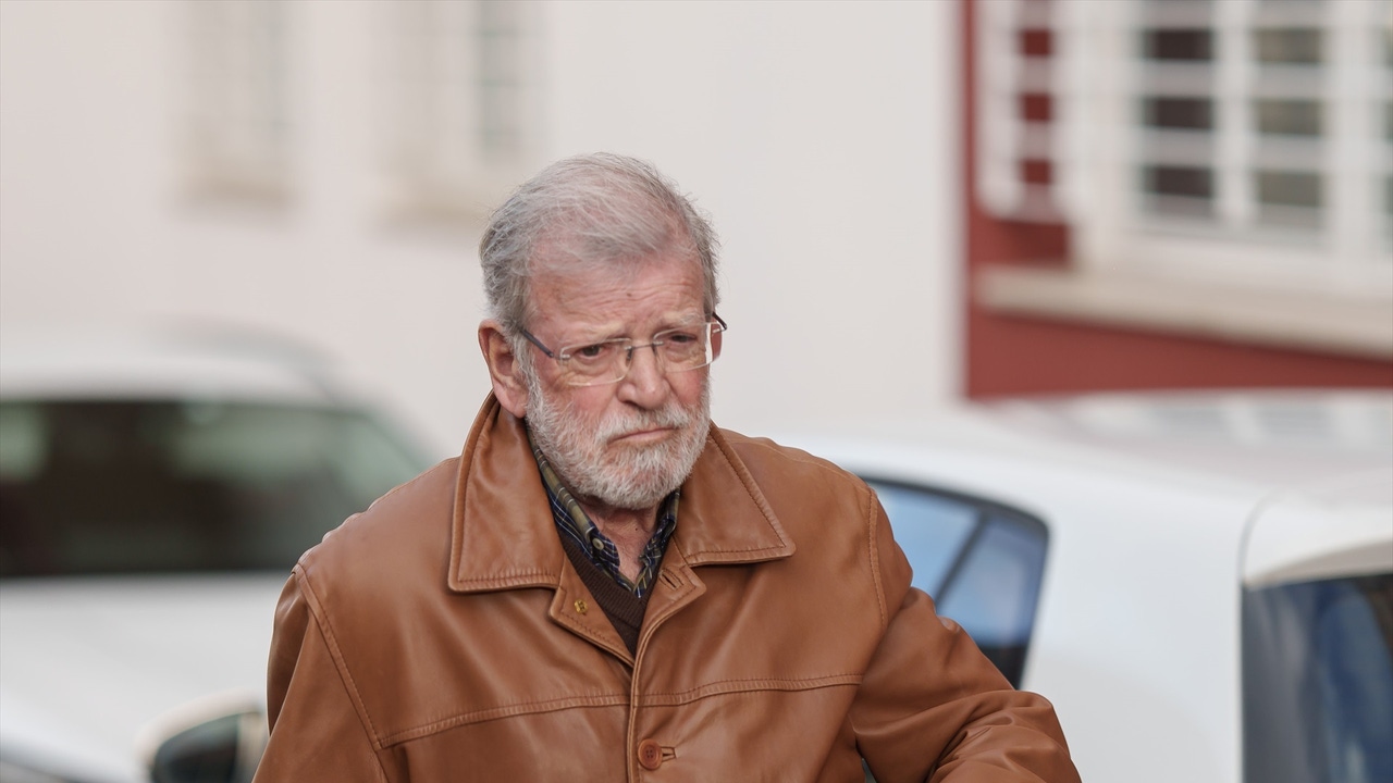 Expresidente de Extremadura propone abstención negociada del PSOE para evitar gobierno PP-Vox