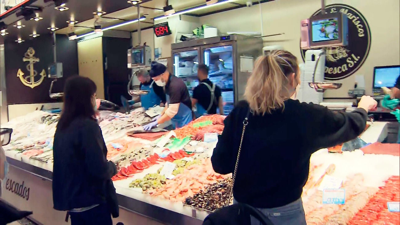 Los aragoneses apuran las últimas horas para comprar los alimentos de Navidad Los aragoneses apuran las últimas horas para comprar los alimentos de Navidad