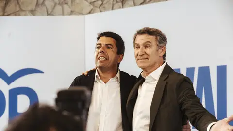 Imagen de archivo de Carlos Mazón junto a Alberto Núñez Feijóo. Imagen de archivo de Carlos Mazón junto a Alberto Núñez Feijóo.