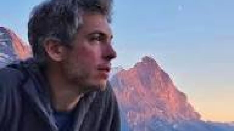 Enric Luz&aacute;n fa la volta al m&oacute;n a peu