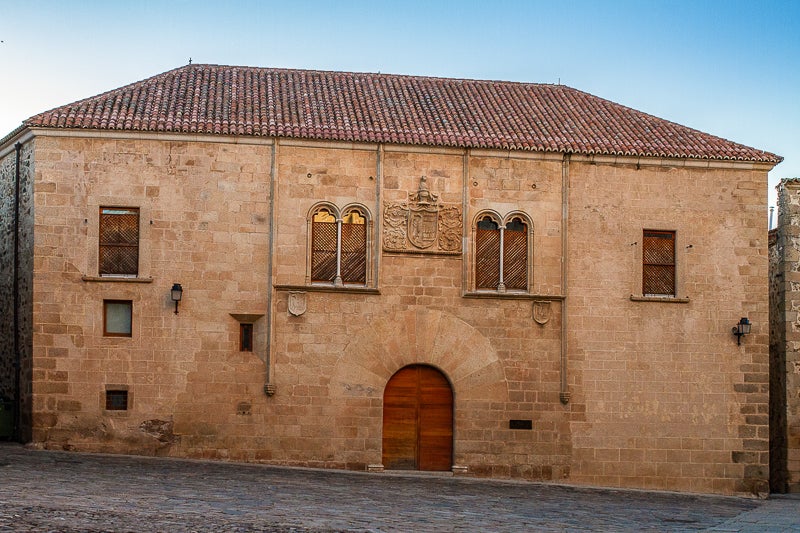 La Diputación firma la compra del Palacio de Mayoralgo de Cáceres por 8 millones La Diputación firma la compra del Palacio de Mayoralgo de Cáceres por 8 millones