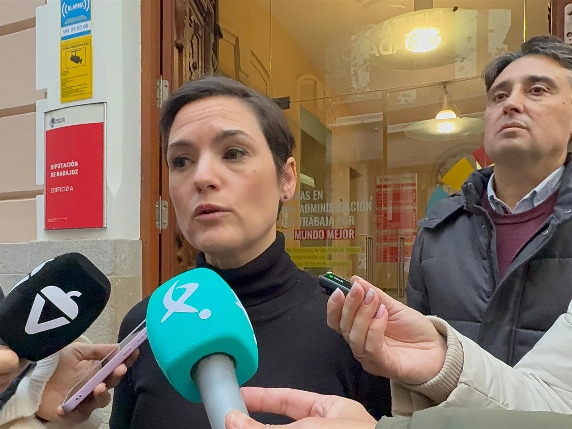 Desalojada la Diputación de Badajoz tras recibir dos paquetes sospechosos que finalmente no han supuesto ningún "peligro" Desalojada la Diputación de Badajoz tras recibir dos paquetes sospechosos que finalmente no han supuesto ningún "peligro"