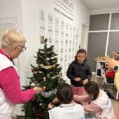 Decorando el Centro de Acogida de Conciénciate en Elche