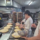 Elaboración nochebuenos en Horno San Antonio de Valdepeñas