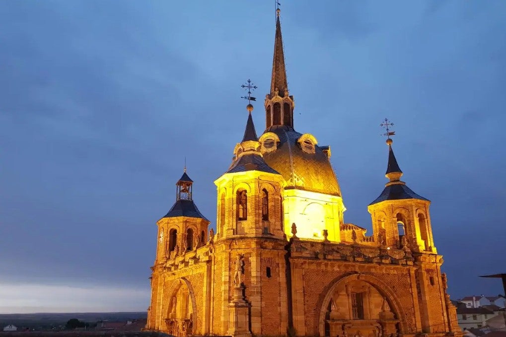 La Iglesia del Santísimo Cristo de San Carlos del Valle, corazón del turismo local y punto de encuentro en Navidad La Iglesia del Santísimo Cristo de San Carlos del Valle, corazón del turismo local y punto de encuentro en Navidad