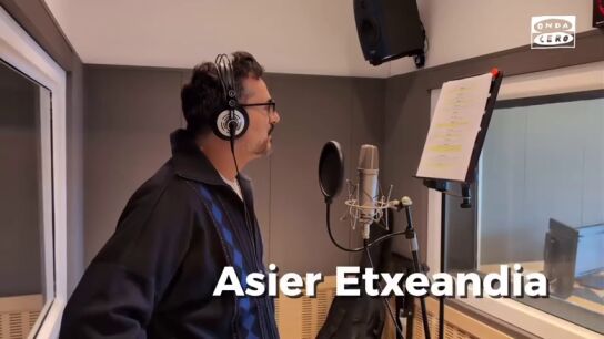 As&iacute; se grab&oacute; 'Scrooge & Marley', la radioficci&oacute;n de Navidad de Alsina