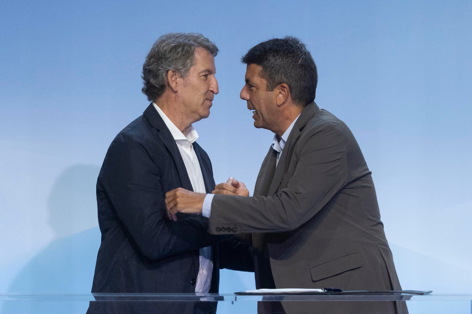 El PSPV pide a Feijóo que entregue a la jueza la conversación íntegra con Mazón El PSPV pide a Feijóo que entregue a la jueza la conversación íntegra con Mazón