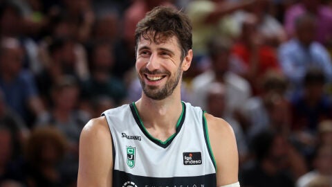 Ante Tomic en el partido entre el Penya Joventut y el Barça Ante Tomic en el partido entre el Penya Joventut y el Barça