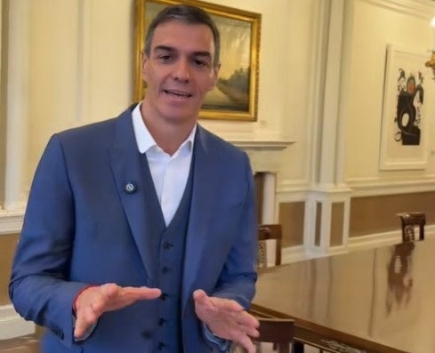 El "house tour" de Pedro Sánchez por La Moncloa: "En plan Isabel Preysler" El "house tour" de Pedro Sánchez por La Moncloa: "En plan Isabel Preysler"