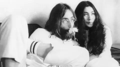 John Lennon y Yoko Ono en 1969 John Lennon y Yoko Ono en 1969