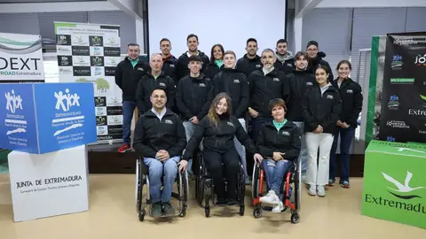 Una veintena de deportistas extremeños participan en la Ciudad Deportiva de Cáceres en el encuentro anual con la Junta Una veintena de deportistas extremeños participan en la Ciudad Deportiva de Cáceres en el encuentro anual con la Junta