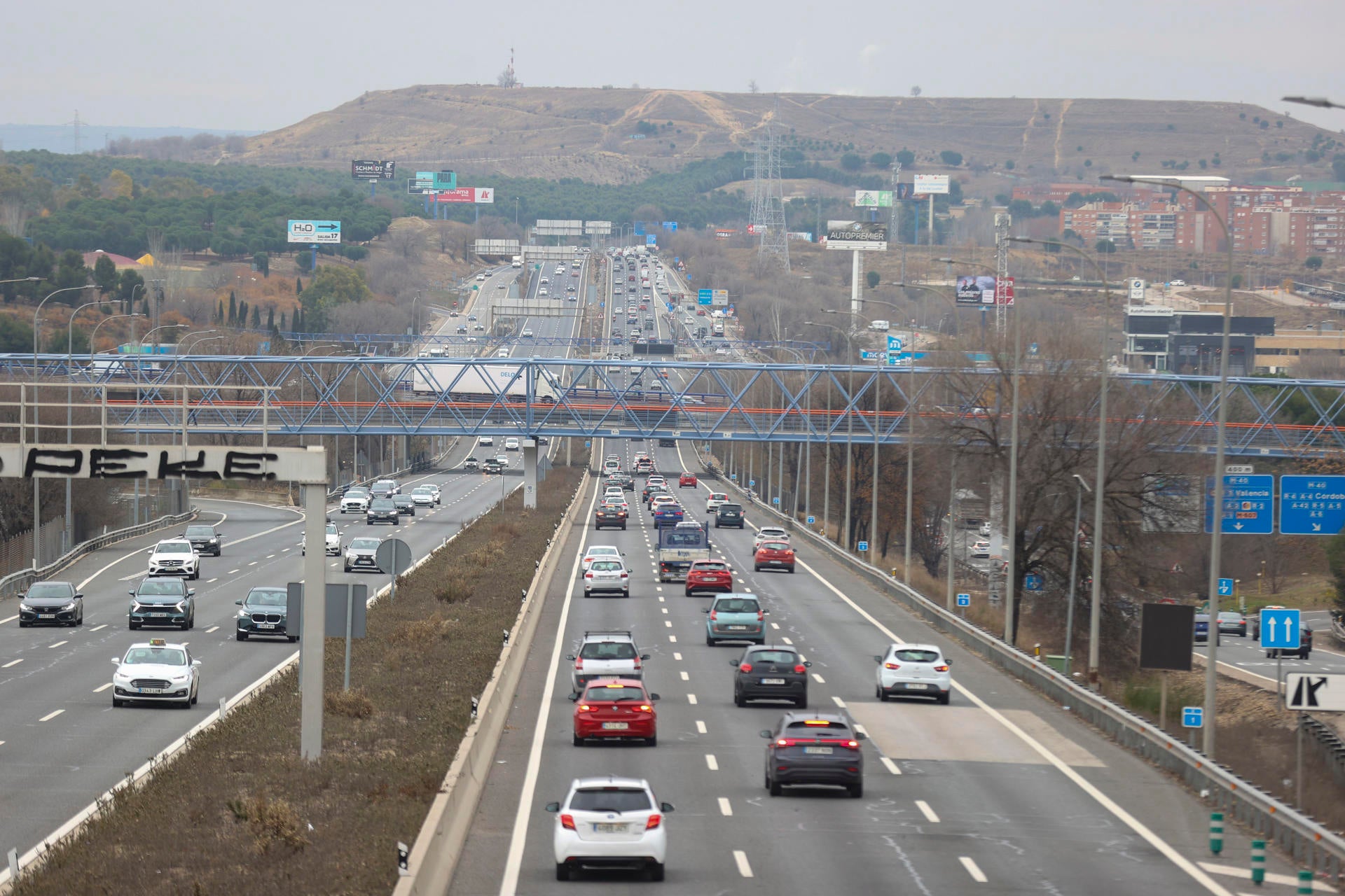 Tráfico en la carretera de Valencia en Madrid el pasado viernes. Tráfico en la carretera de Valencia en Madrid el pasado viernes.