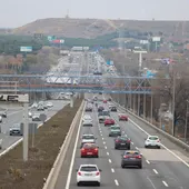 Tráfico en la carretera de Valencia en Madrid el pasado viernes. Tráfico en la carretera de Valencia en Madrid el pasado viernes.