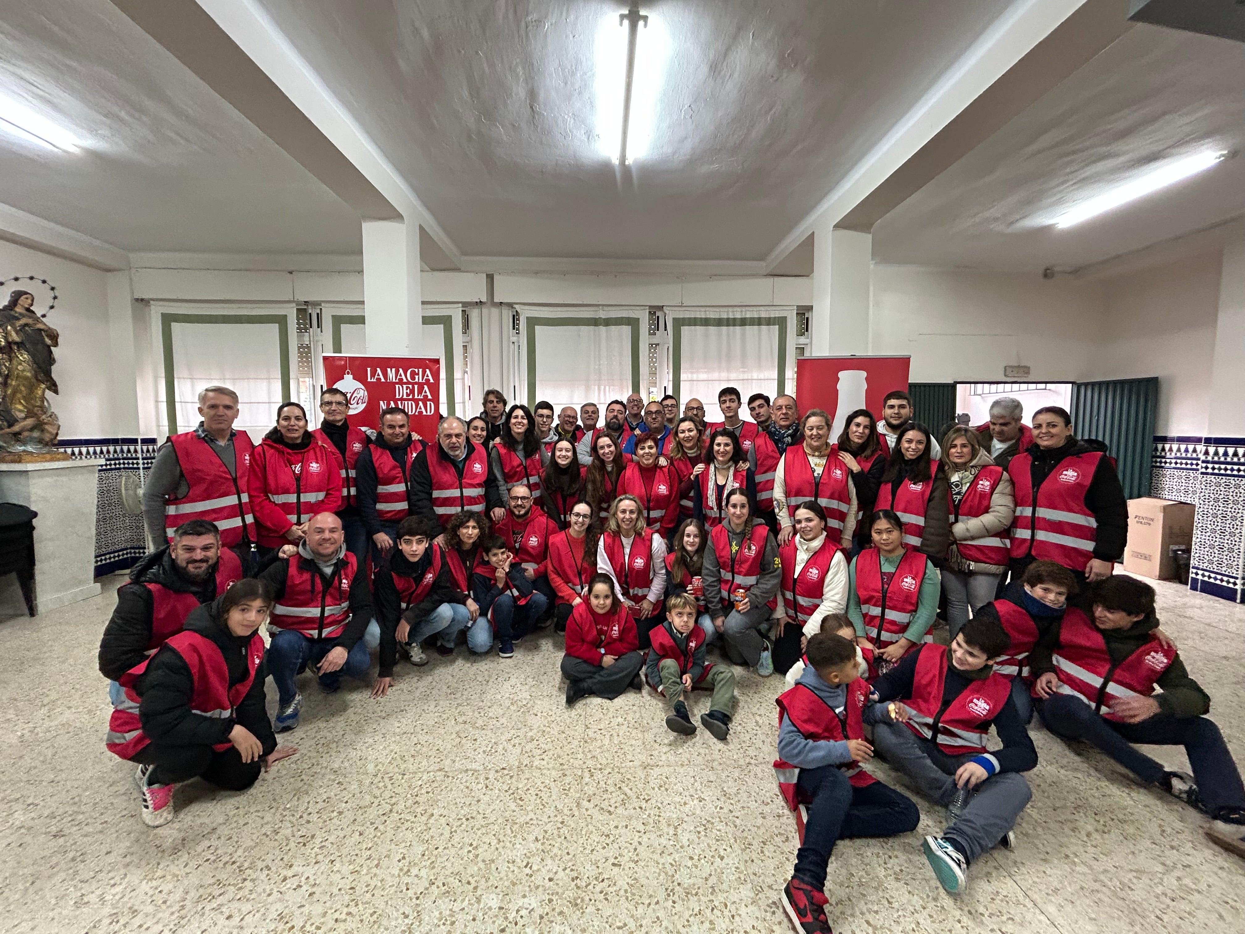 Coca-Cola se une al Ayuntamiento de Sevilla para repartir 500 comidas a familias vulnerables del barrio de Torreblanca Coca-Cola se une al Ayuntamiento de Sevilla para repartir 500 comidas a familias vulnerables del barrio de Torreblanca